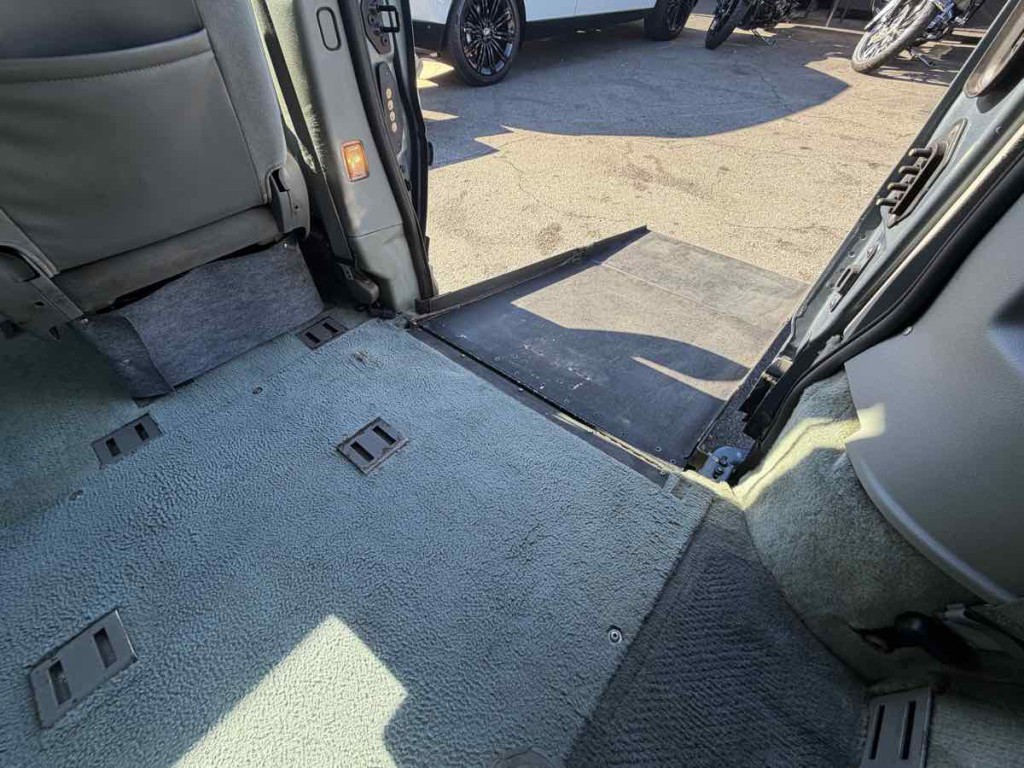 2004 Ford Freestar Image 18