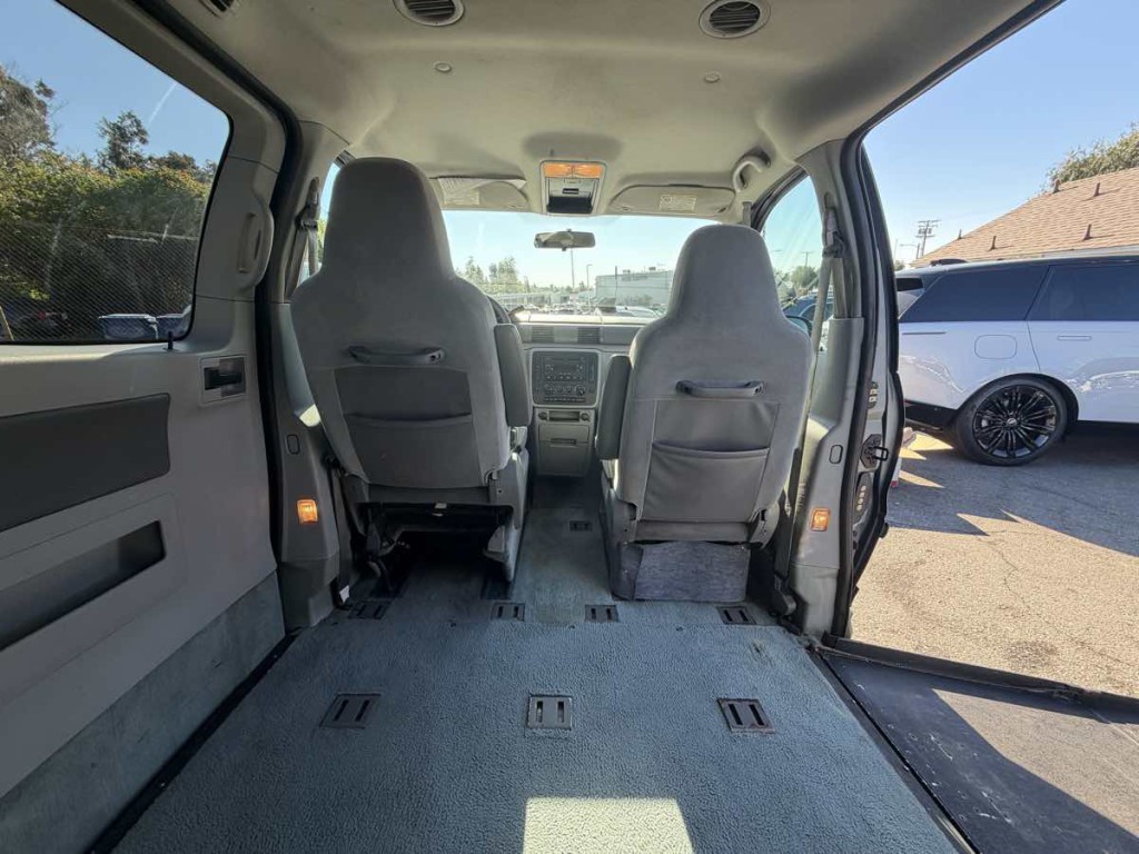 2004 Ford Freestar Image 19