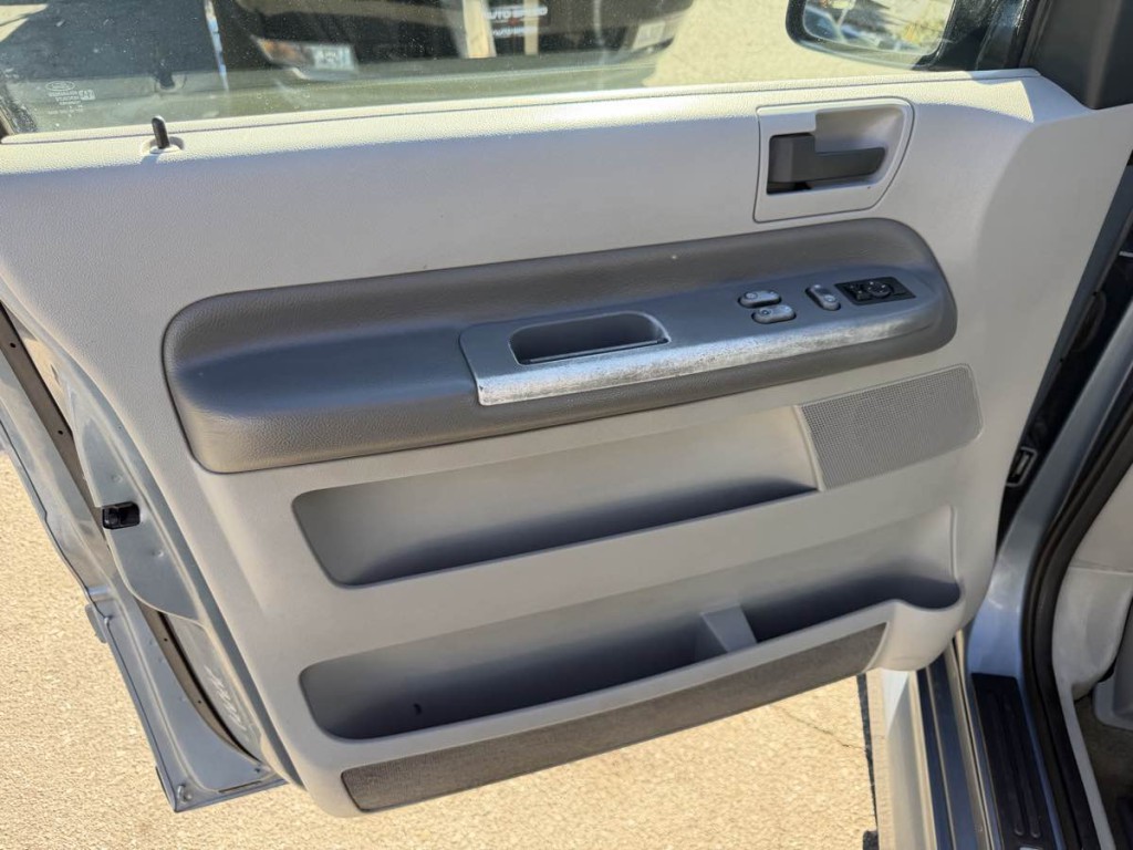 2004 Ford Freestar Image 20