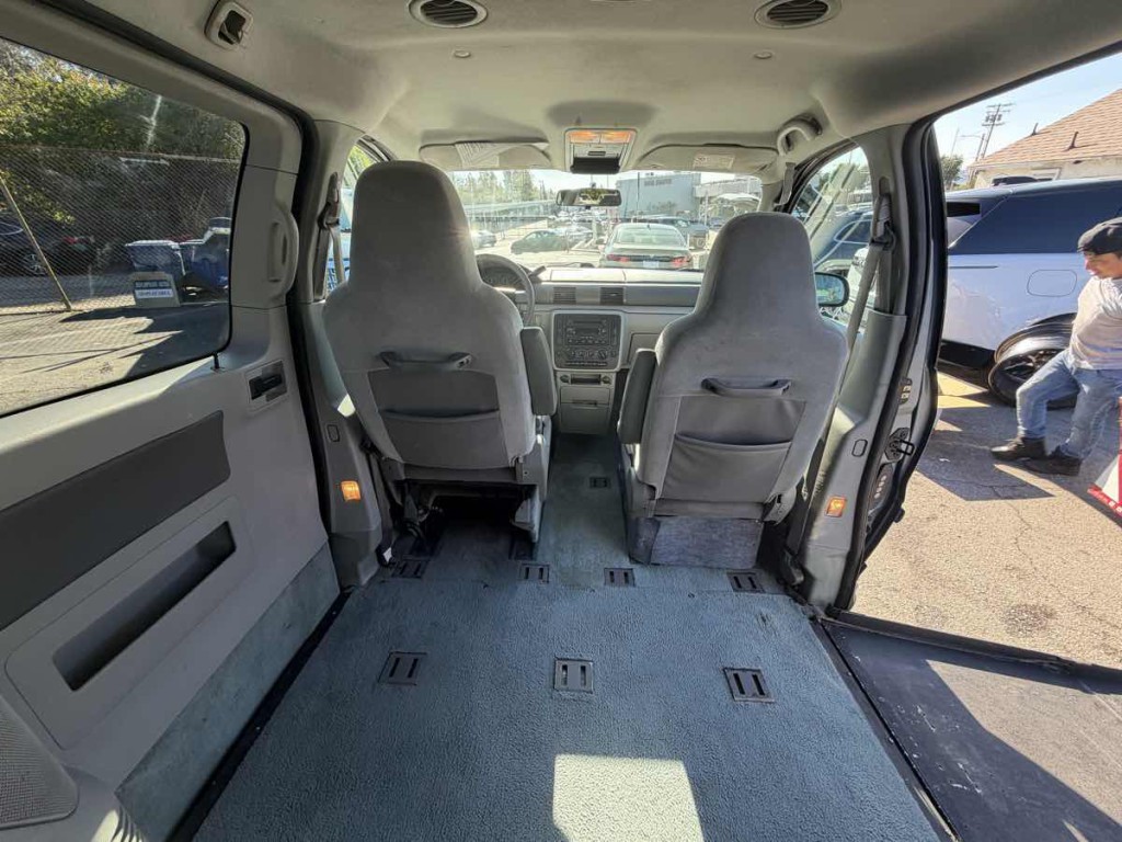 2004 Ford Freestar Image 23