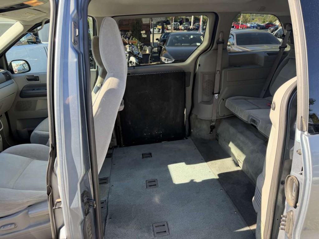 2004 Ford Freestar Image 25