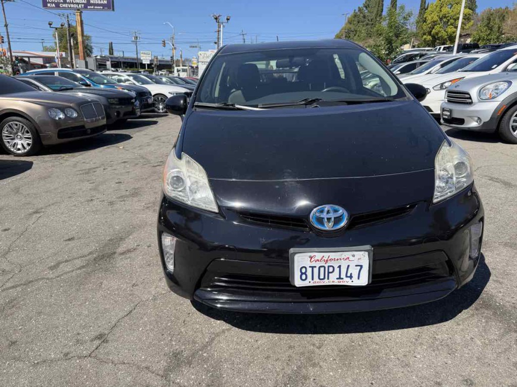 2014 Toyota Prius Image 2