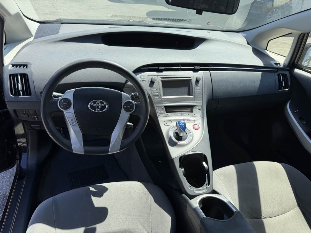 2014 Toyota Prius Image 16