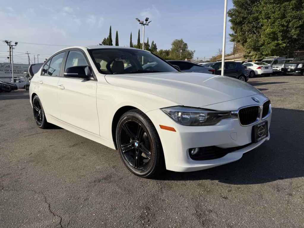 2013 BMW 3 Series Image 1