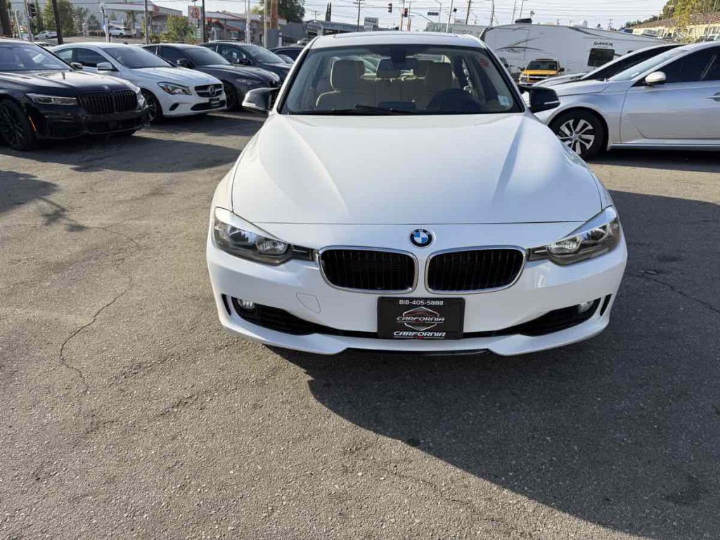 2013 BMW 3 Series Image 2