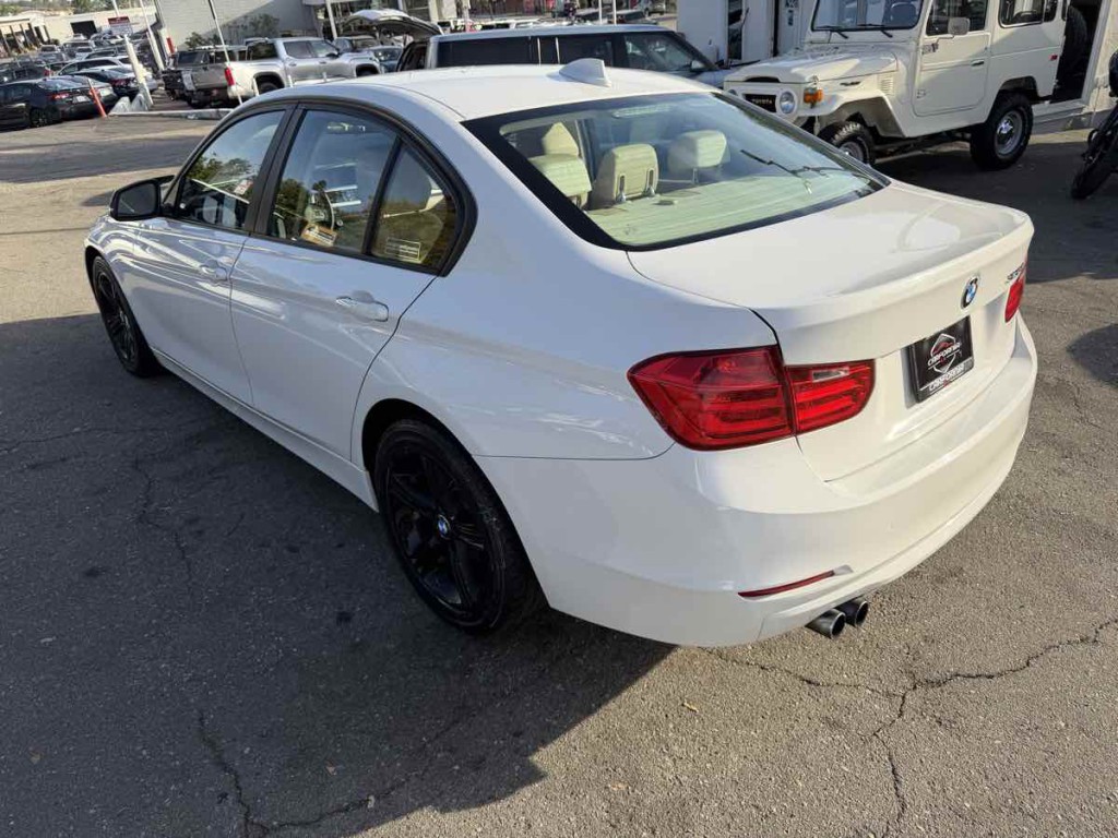 2013 BMW 3 Series Image 4