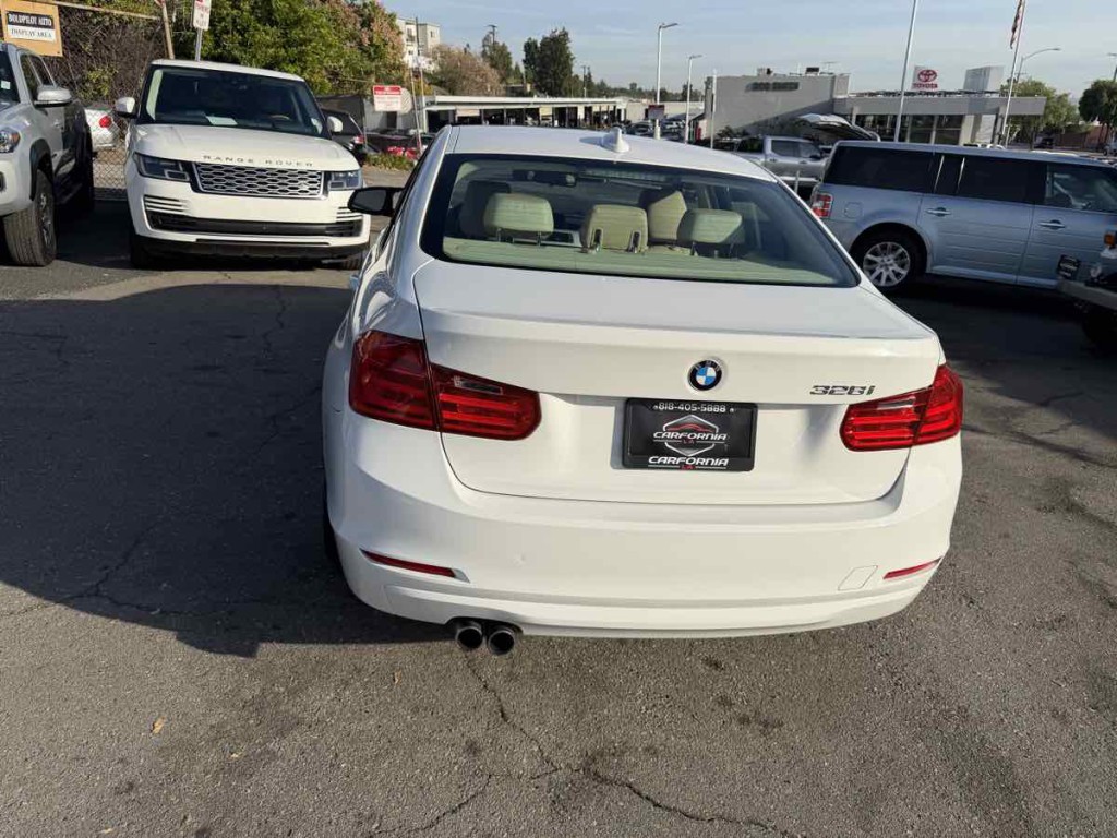 2013 BMW 3 Series Image 6