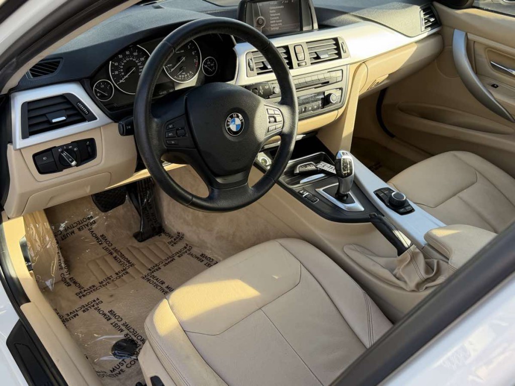 2013 BMW 3 Series Image 10