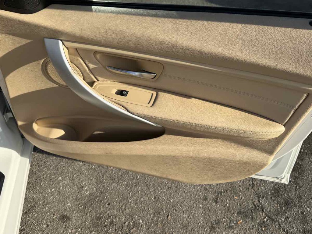 2013 BMW 3 Series Image 11
