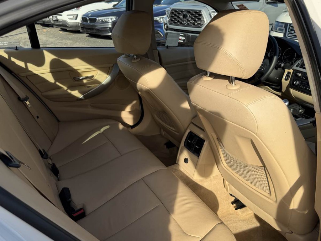 2013 BMW 3 Series Image 13