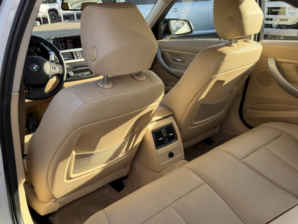 2013 BMW 3 Series Image 15