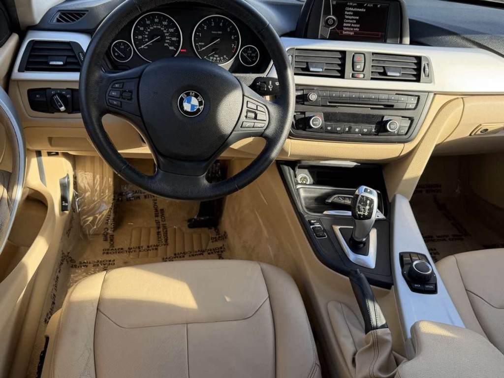 2013 BMW 3 Series Image 16