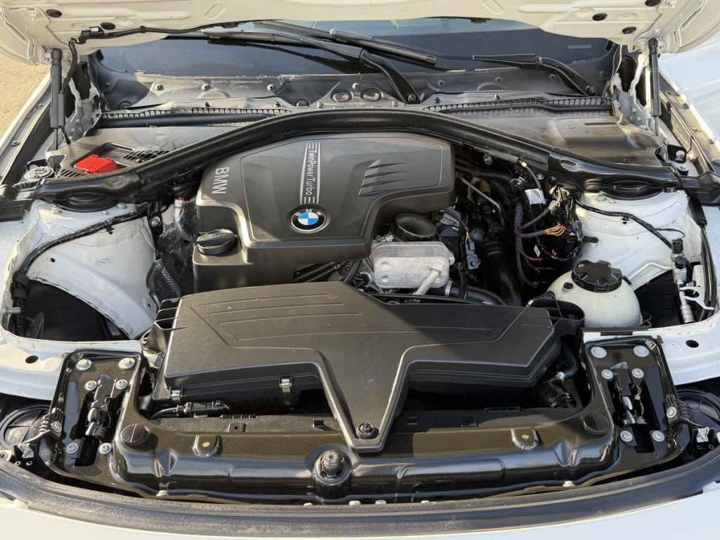 2013 BMW 3 Series Image 17