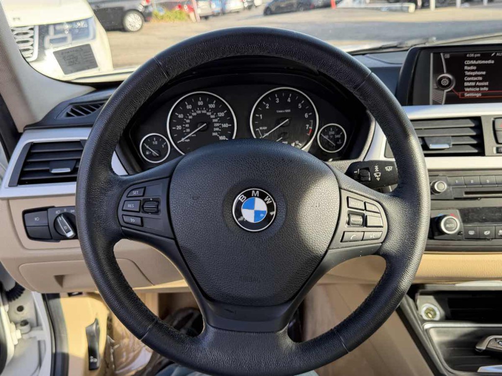 2013 BMW 3 Series Image 20