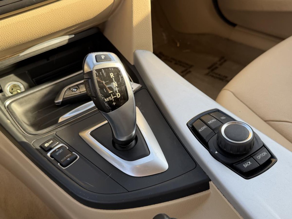 2013 BMW 3 Series Image 21