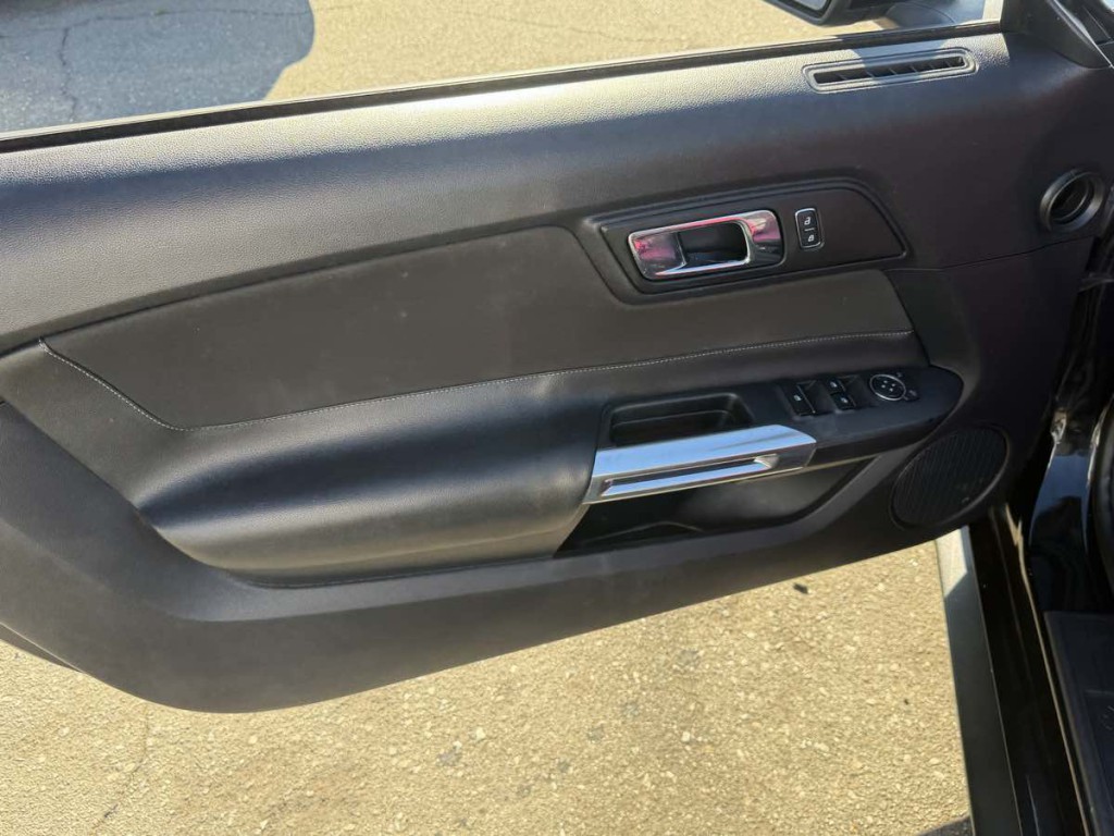 2015 Ford Mustang Image 12