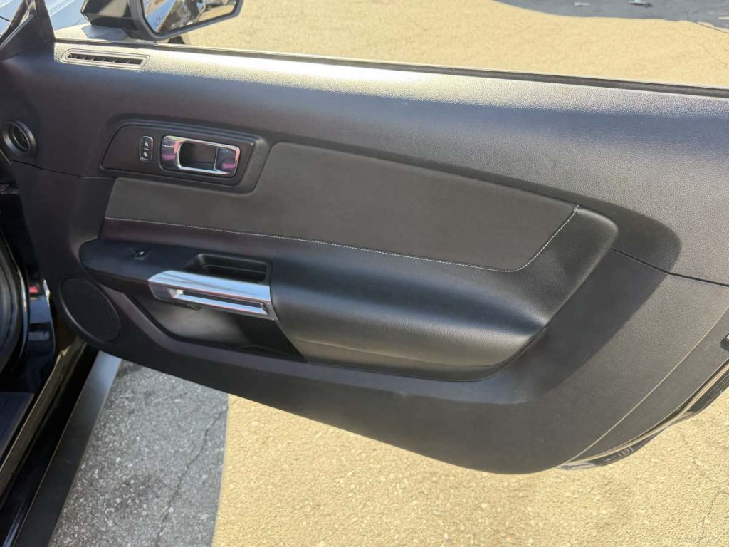 2015 Ford Mustang Image 19