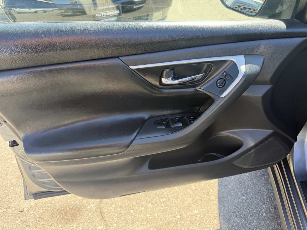 2016 Nissan Altima Image 8