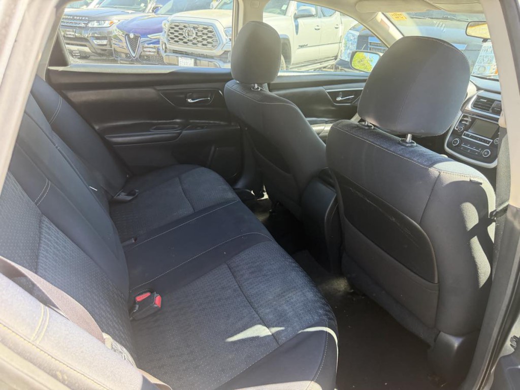 2016 Nissan Altima Image 10