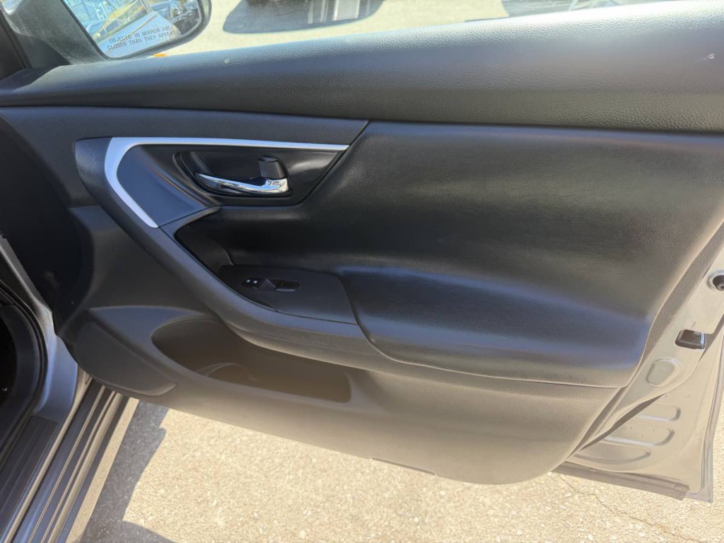 2016 Nissan Altima Image 11