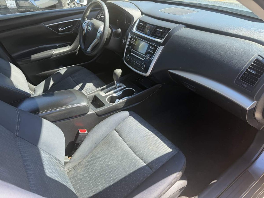 2016 Nissan Altima Image 12