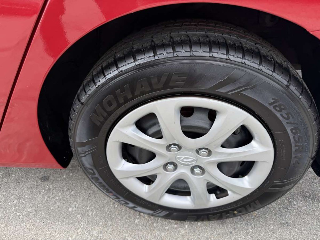 2014 Hyundai Accent Image 7
