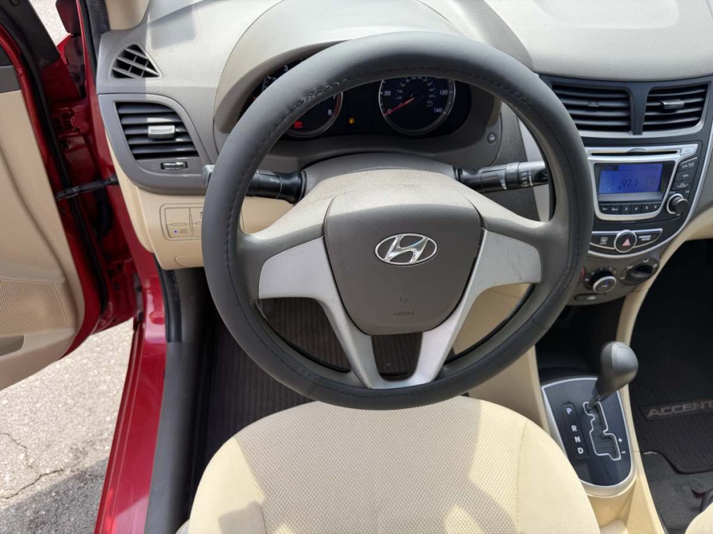 2014 Hyundai Accent Image 10