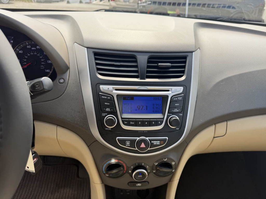 2014 Hyundai Accent Image 11