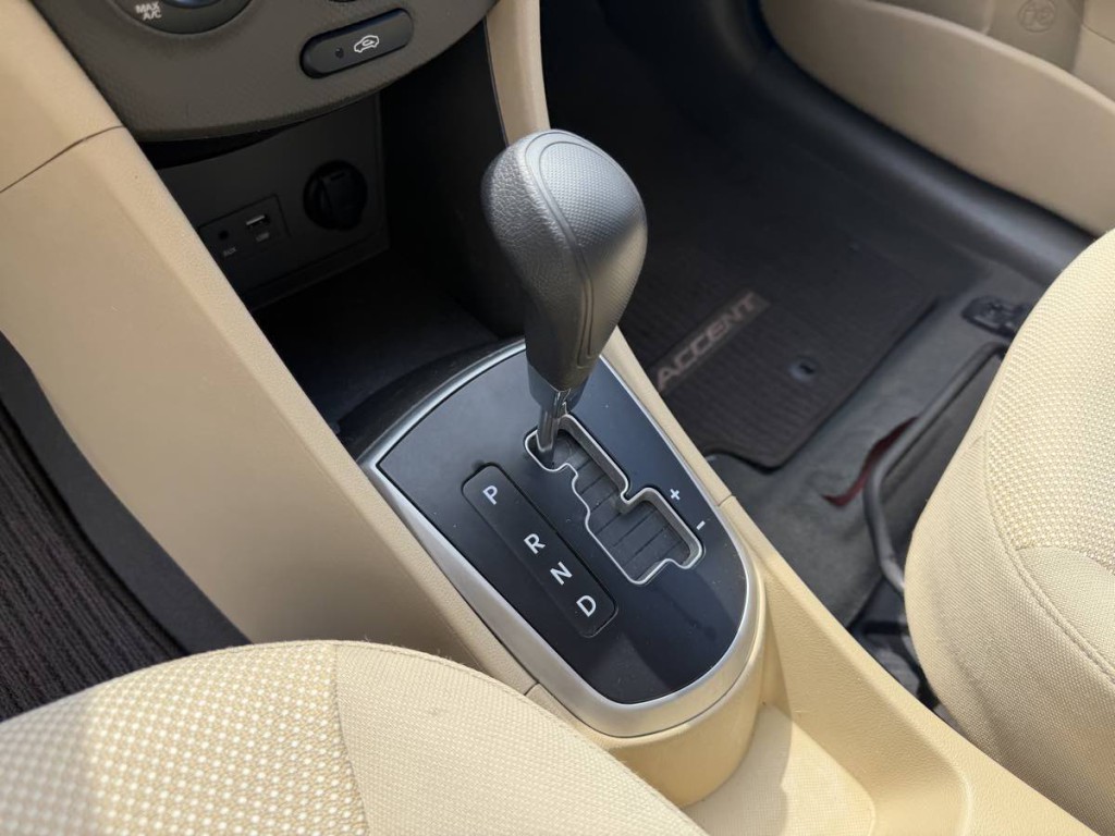 2014 Hyundai Accent Image 12