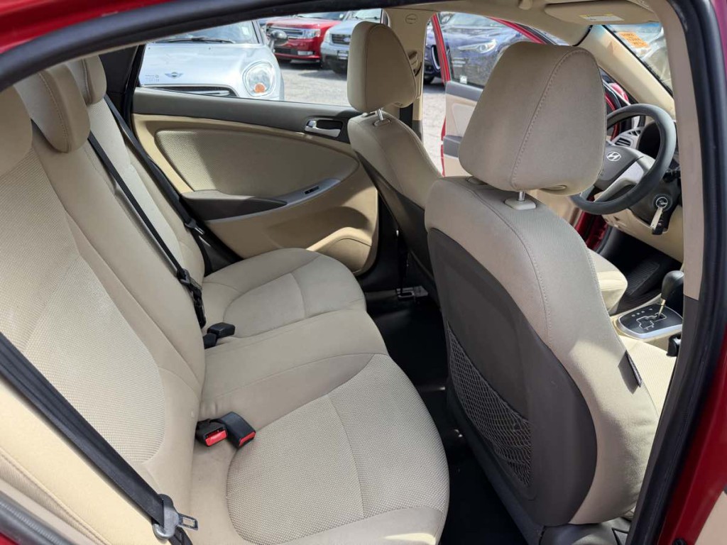 2014 Hyundai Accent Image 14