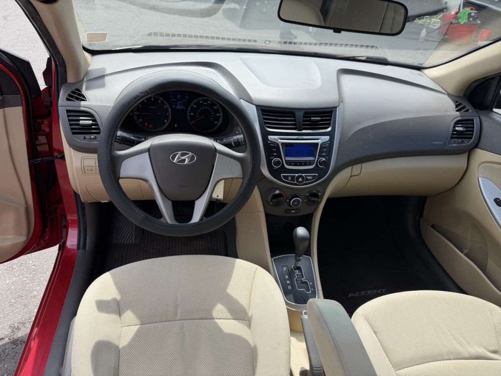 2014 Hyundai Accent Image 17