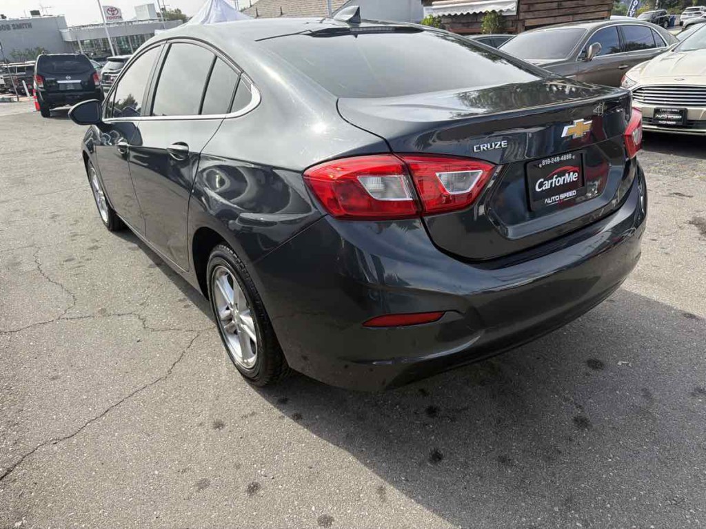 2018 Chevrolet Cruze Image 5