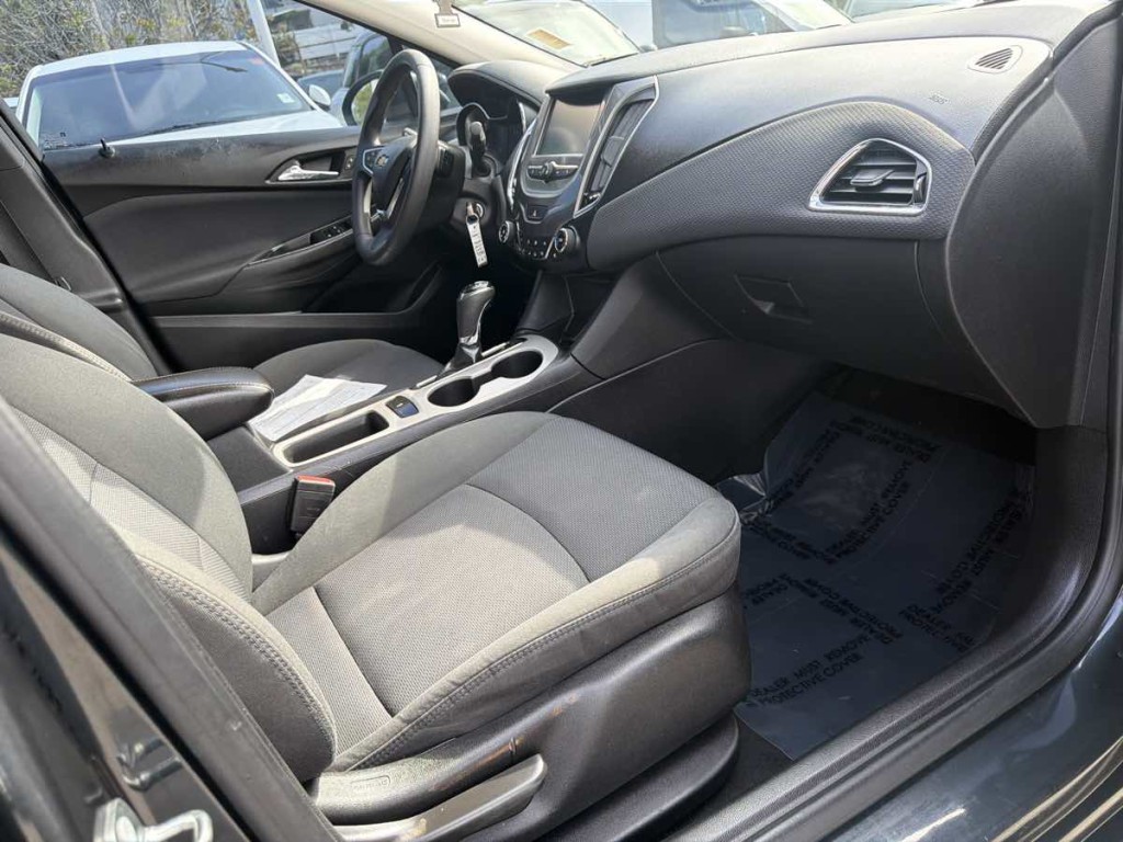 2018 Chevrolet Cruze Image 16