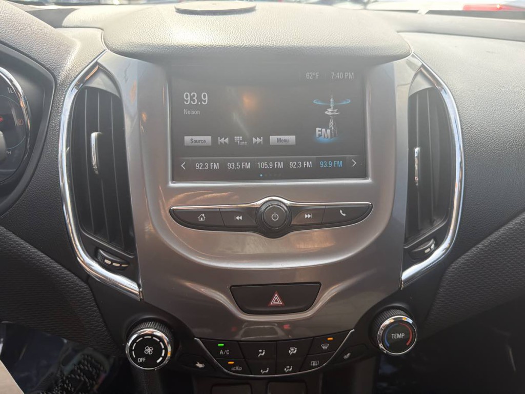 2018 Chevrolet Cruze Image 22