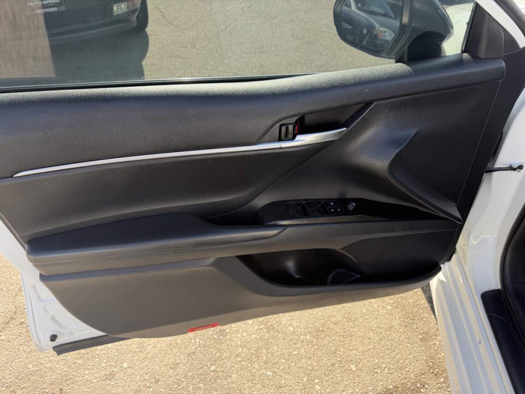 2021 Toyota Camry Image 8