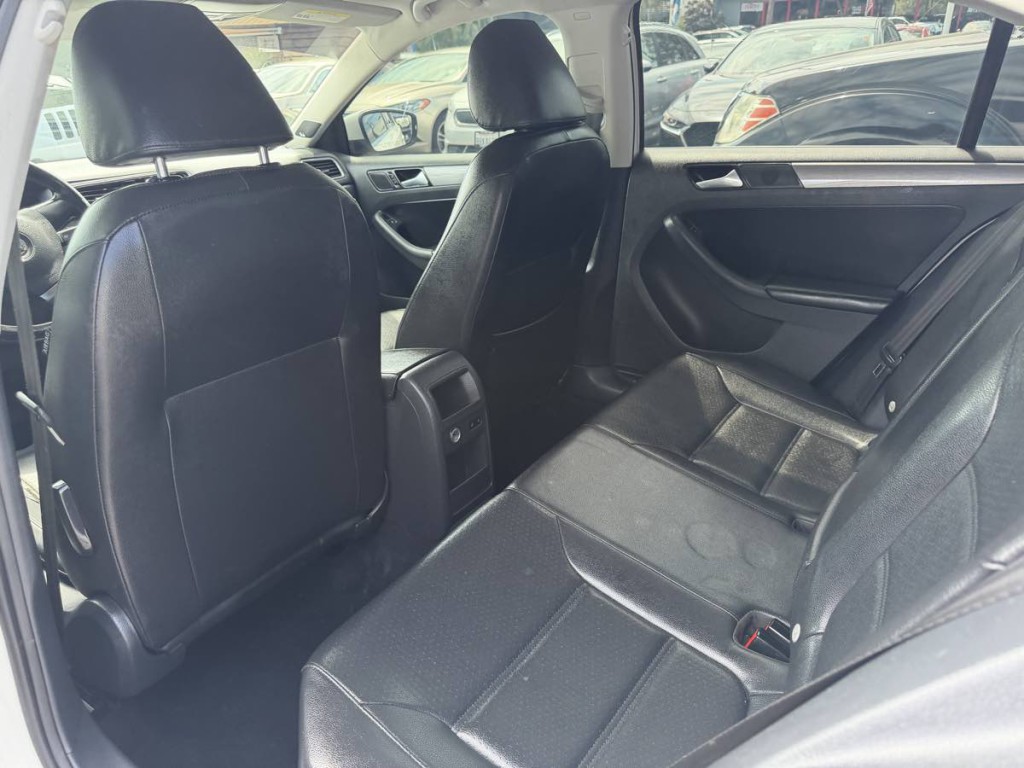 2014 Volkswagen Jetta Image 9