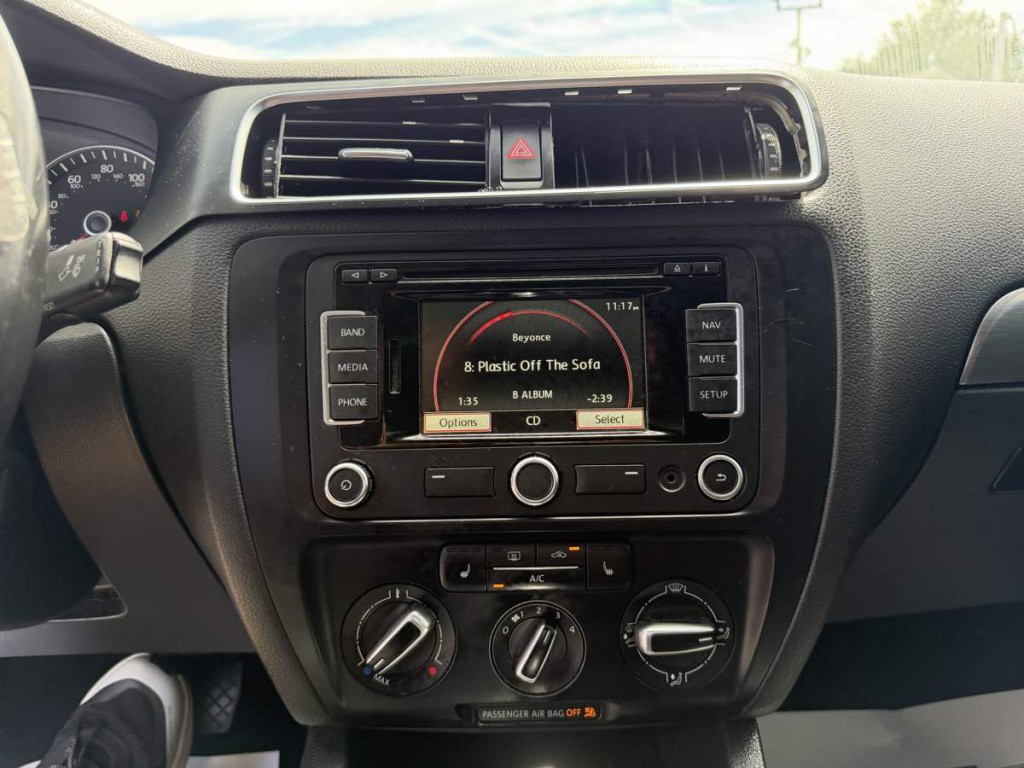 2014 Volkswagen Jetta Image 17