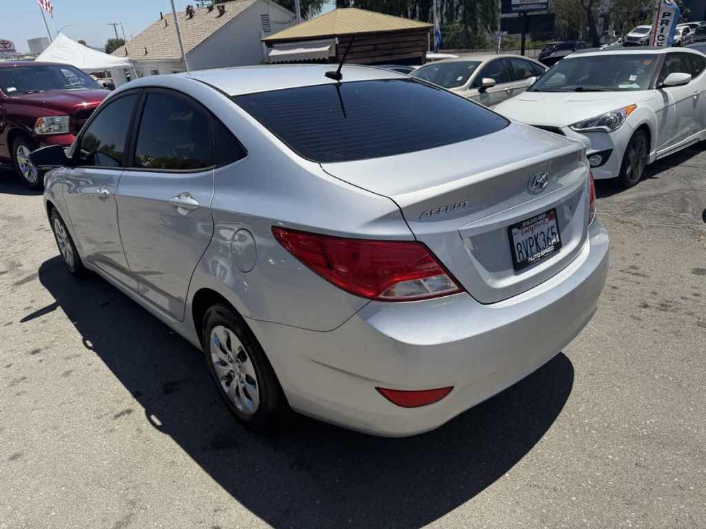 2017 Hyundai Accent Image 5
