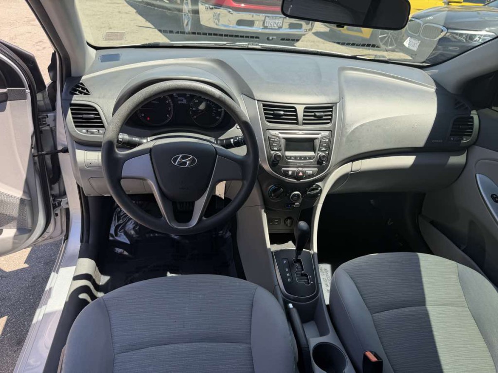 2017 Hyundai Accent Image 11