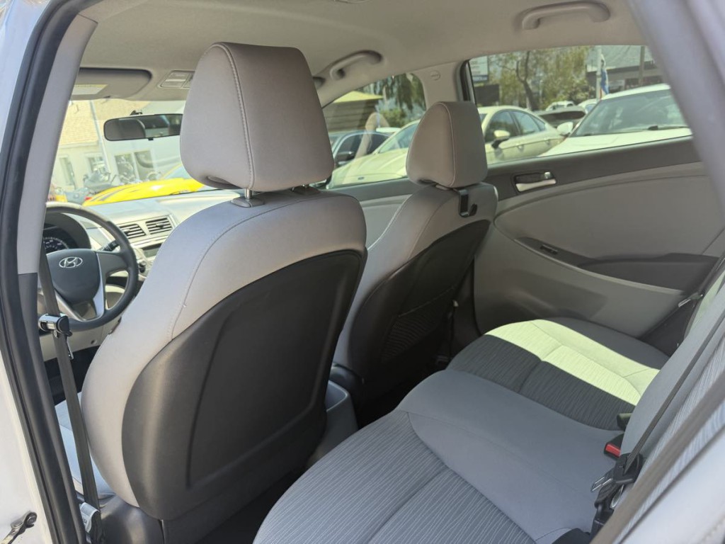2017 Hyundai Accent Image 12