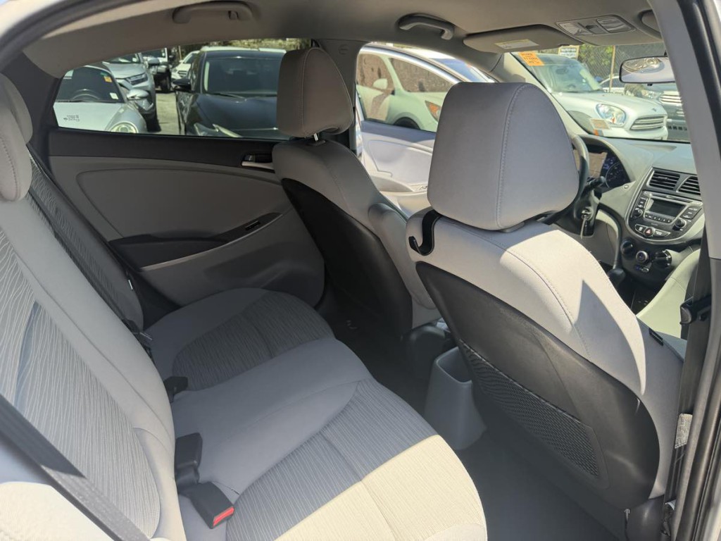 2017 Hyundai Accent Image 13