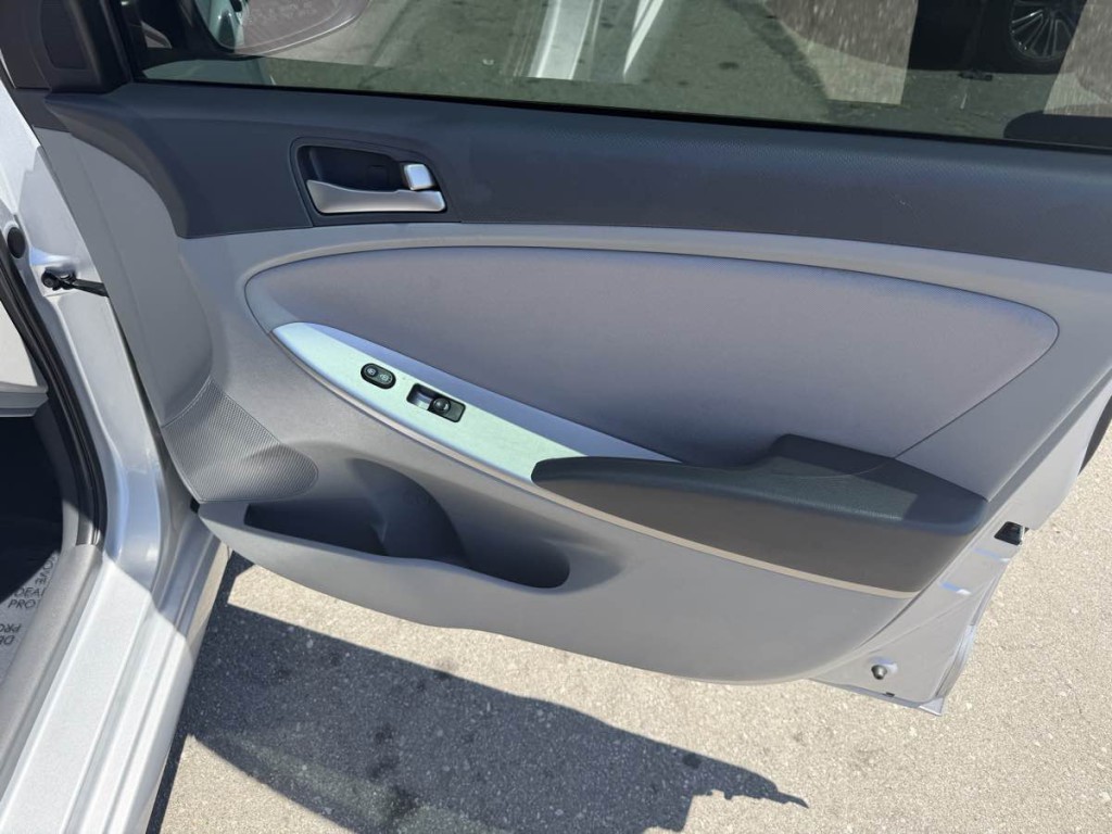 2017 Hyundai Accent Image 15