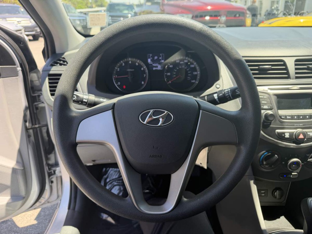 2017 Hyundai Accent Image 18
