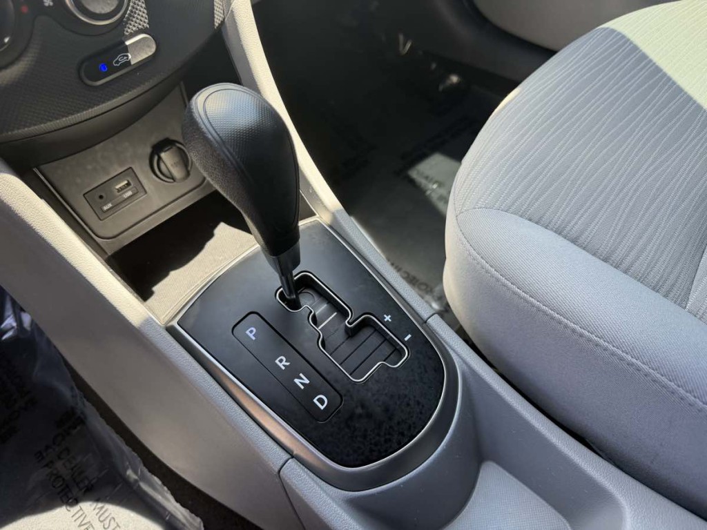 2017 Hyundai Accent Image 19