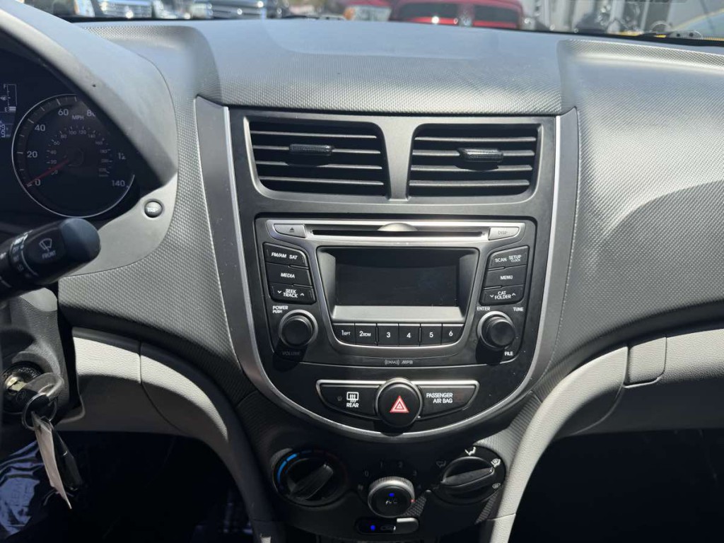 2017 Hyundai Accent Image 20