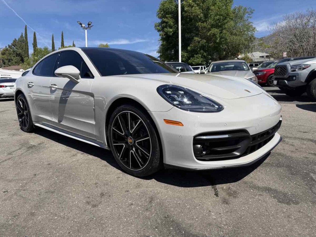 2023 Porsche Panamera Image 1