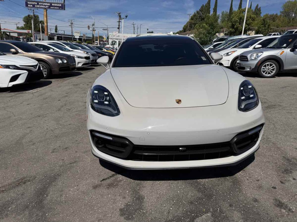 2023 Porsche Panamera Image 2