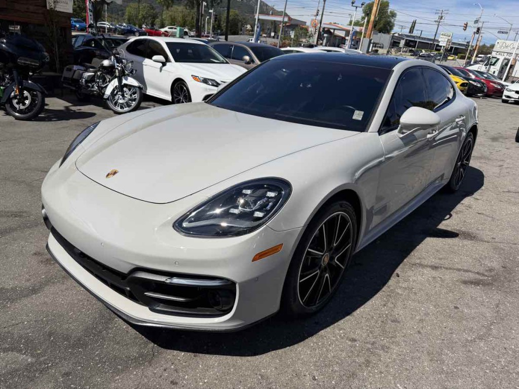 2023 Porsche Panamera Image 3