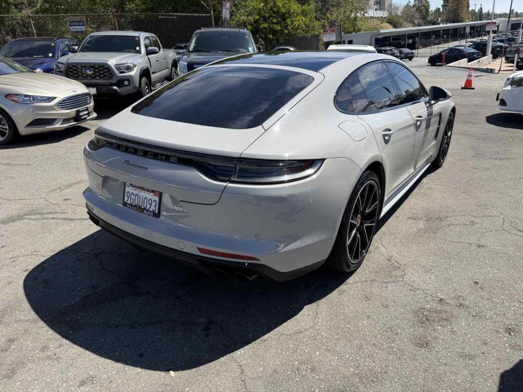 2023 Porsche Panamera Image 4