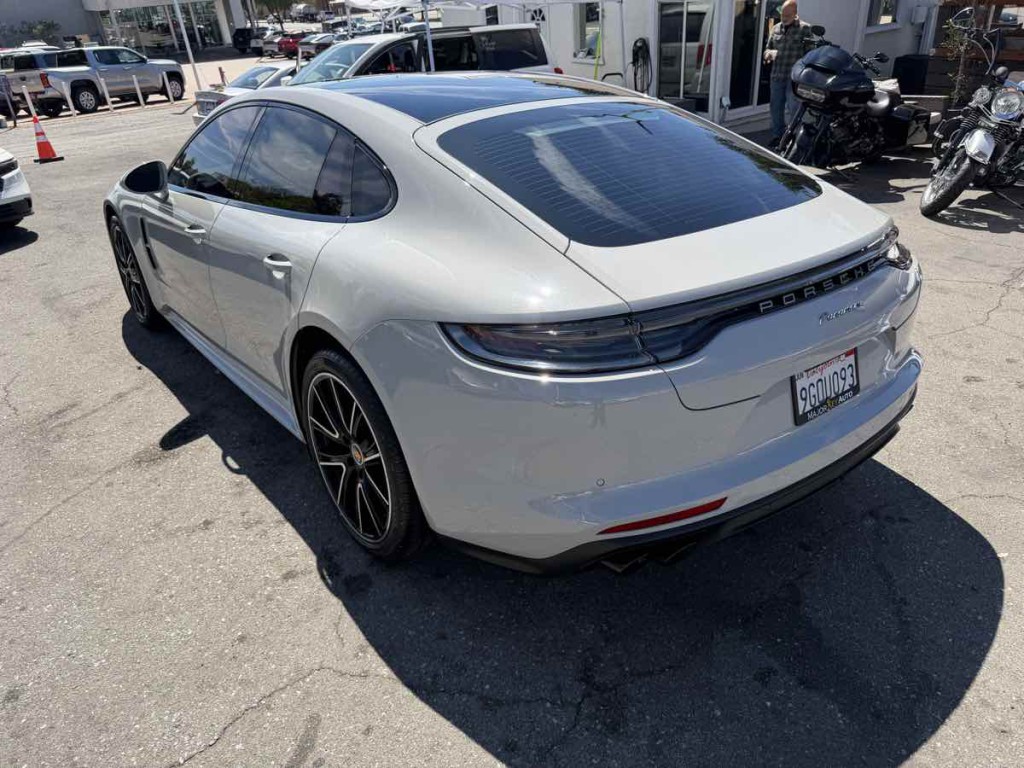 2023 Porsche Panamera Image 5
